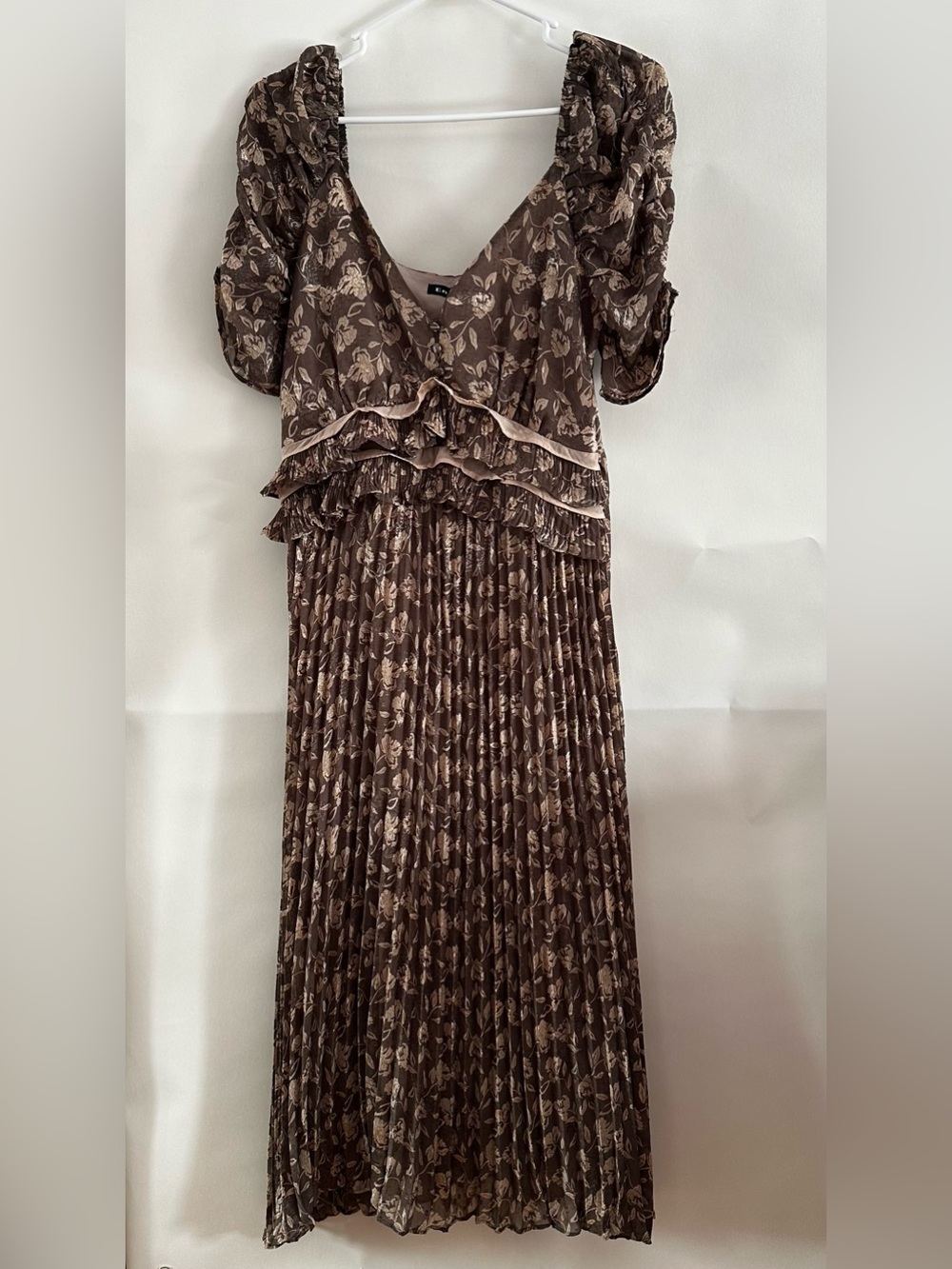 En Saison Brown Floral Pleated Maxi Dress, puff ruched sleeves size M